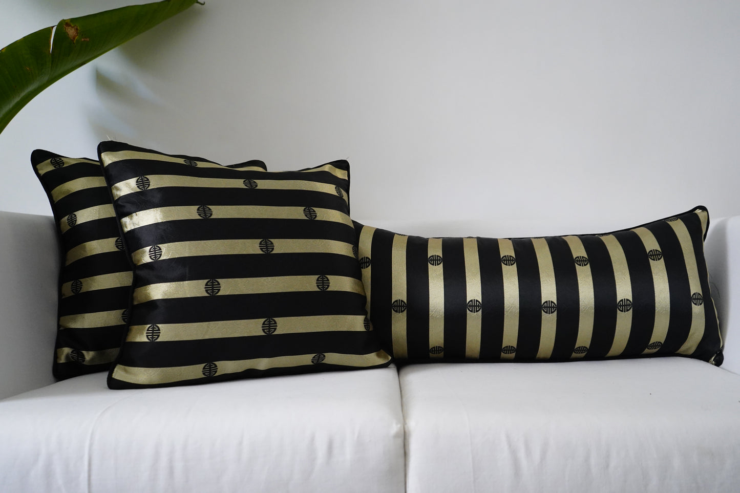 ZAYA SILK CUSHION - BLACK AND GOLD