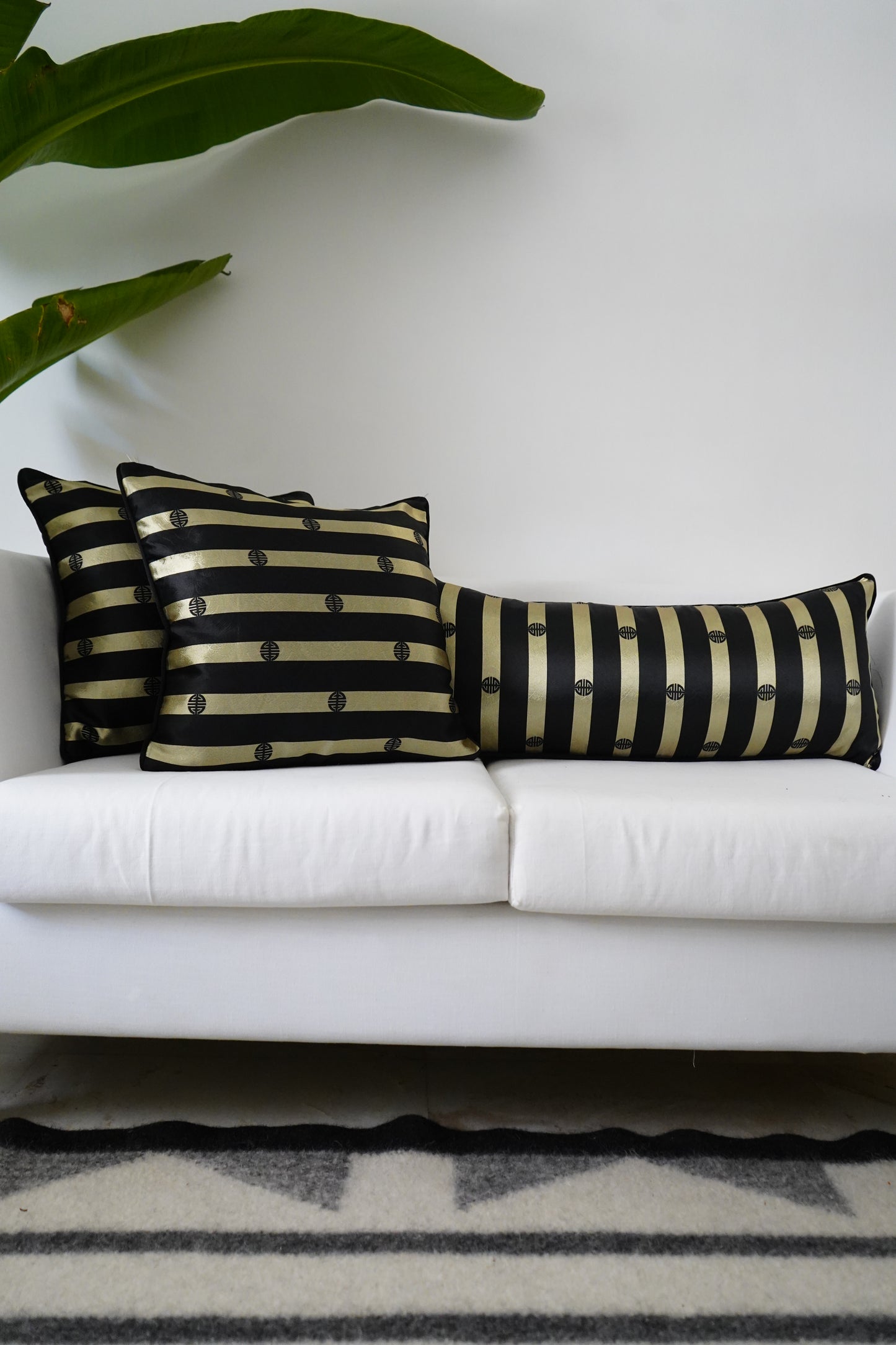 ZAYA SILK CUSHION - BLACK AND GOLD