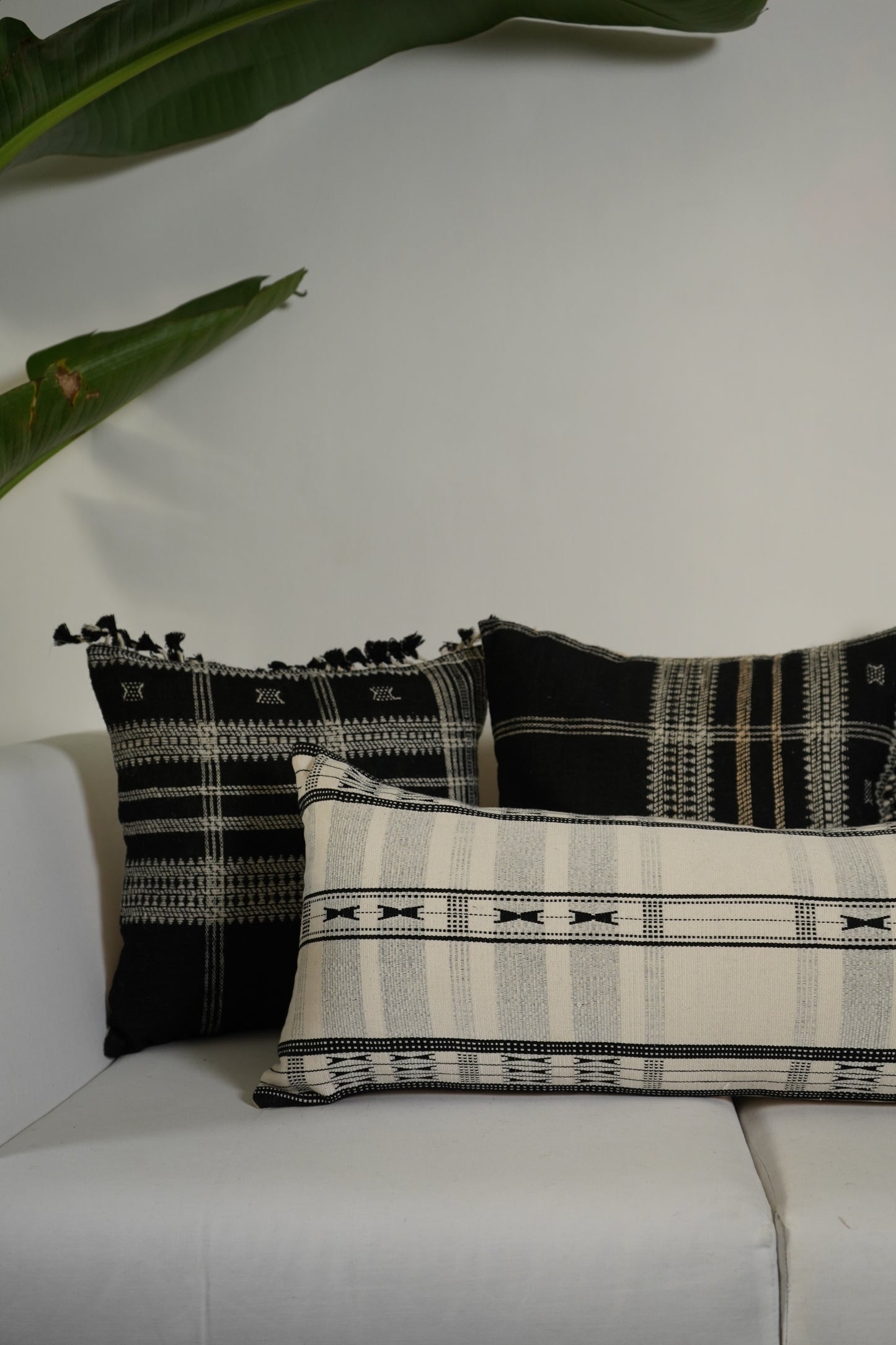 ZOOM HANDWOVEN LUMBAR - MONOCHROME
