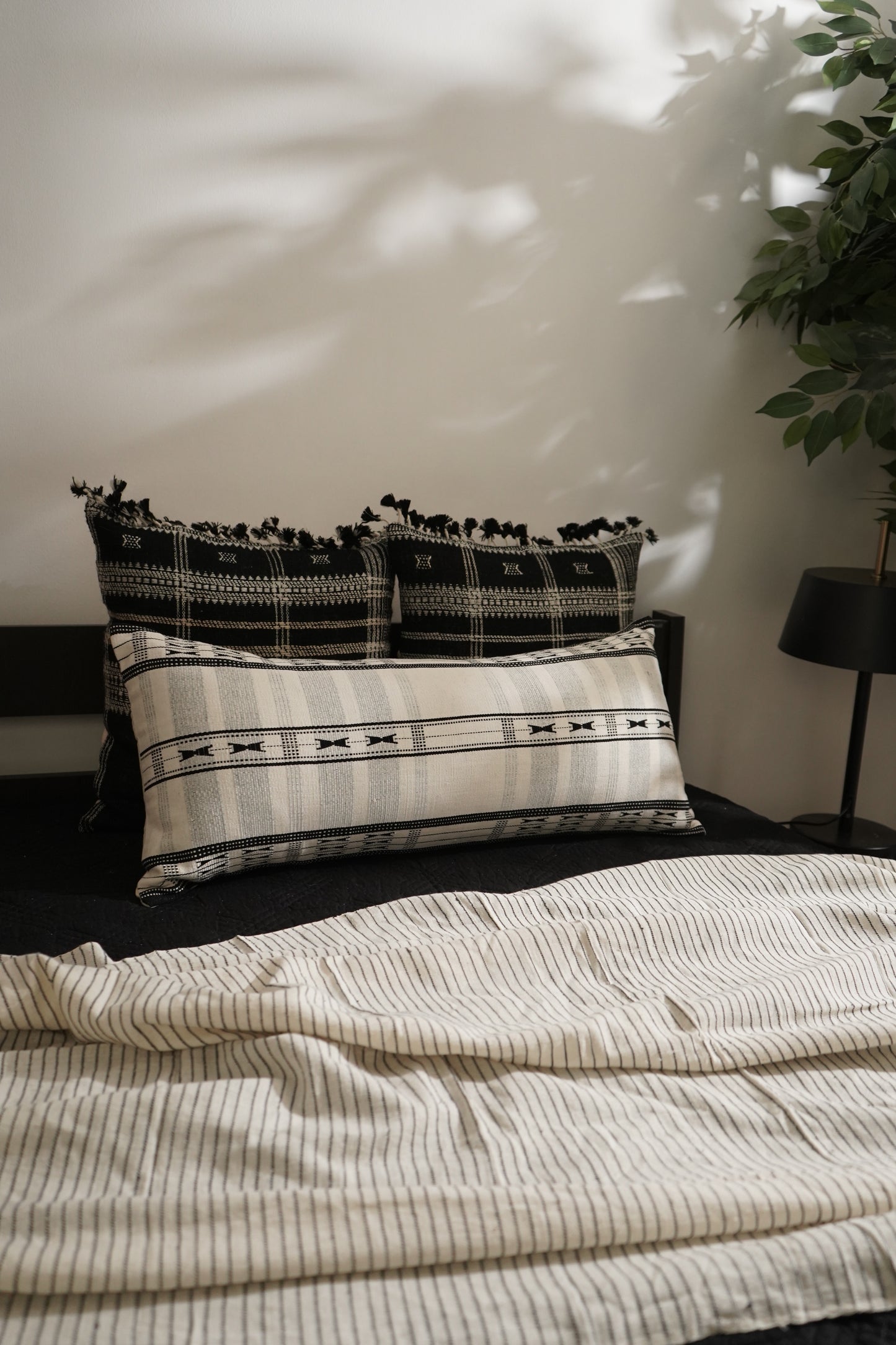 ZOOM HANDWOVEN LUMBAR - MONOCHROME