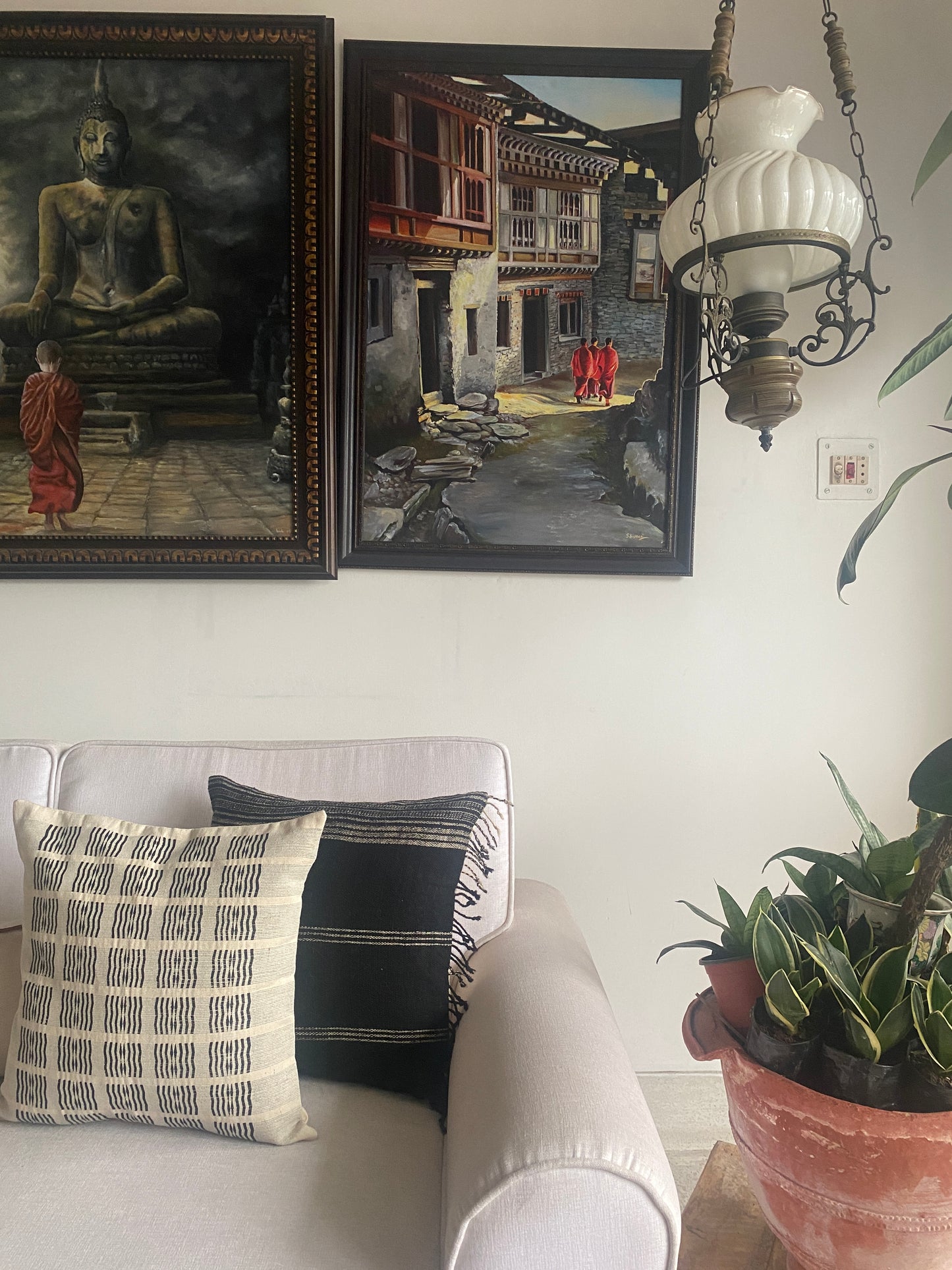 ALILA CUSHION - MONOCHROME