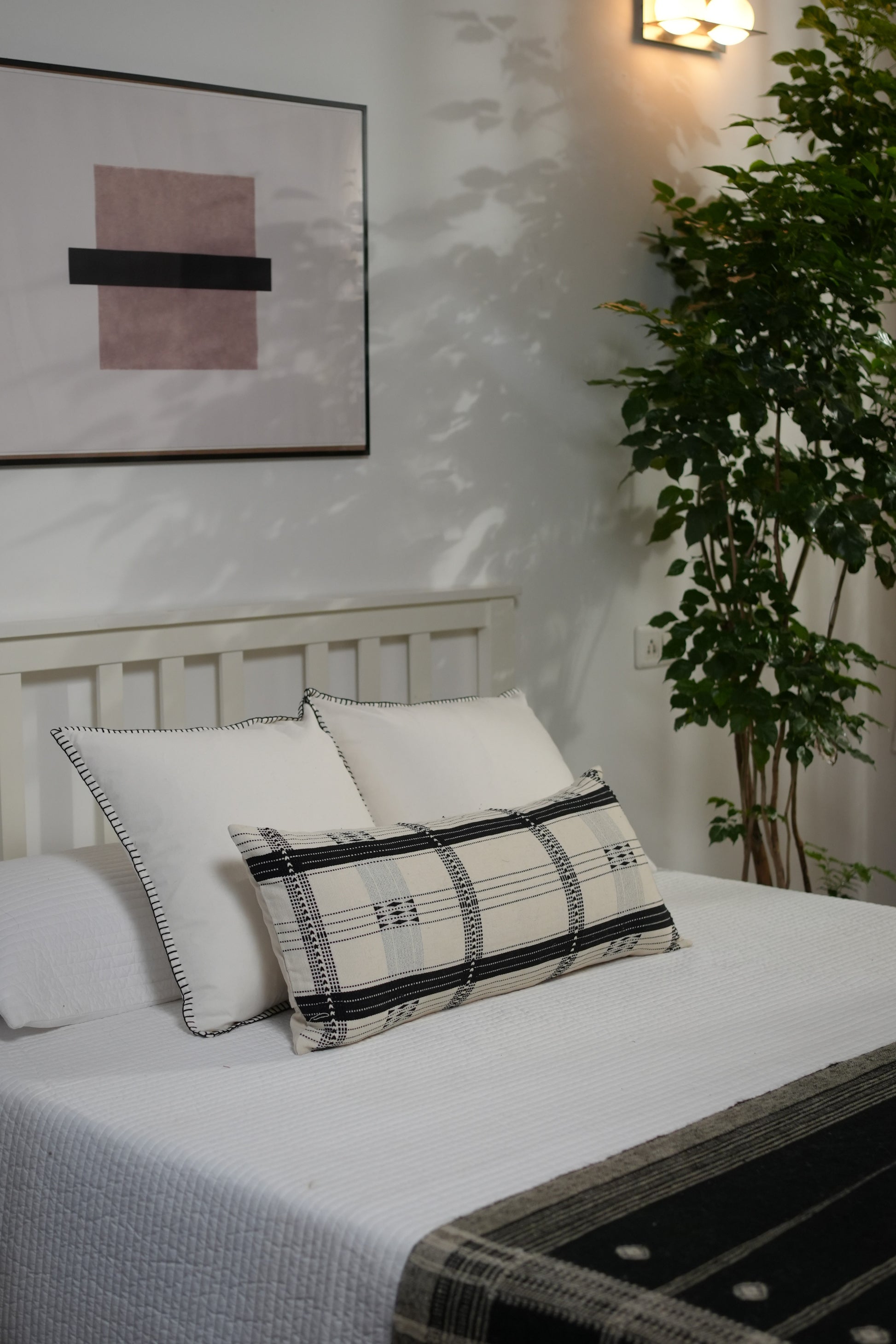 INALI HANDWOVEN LUMBAR - MONOCHROME