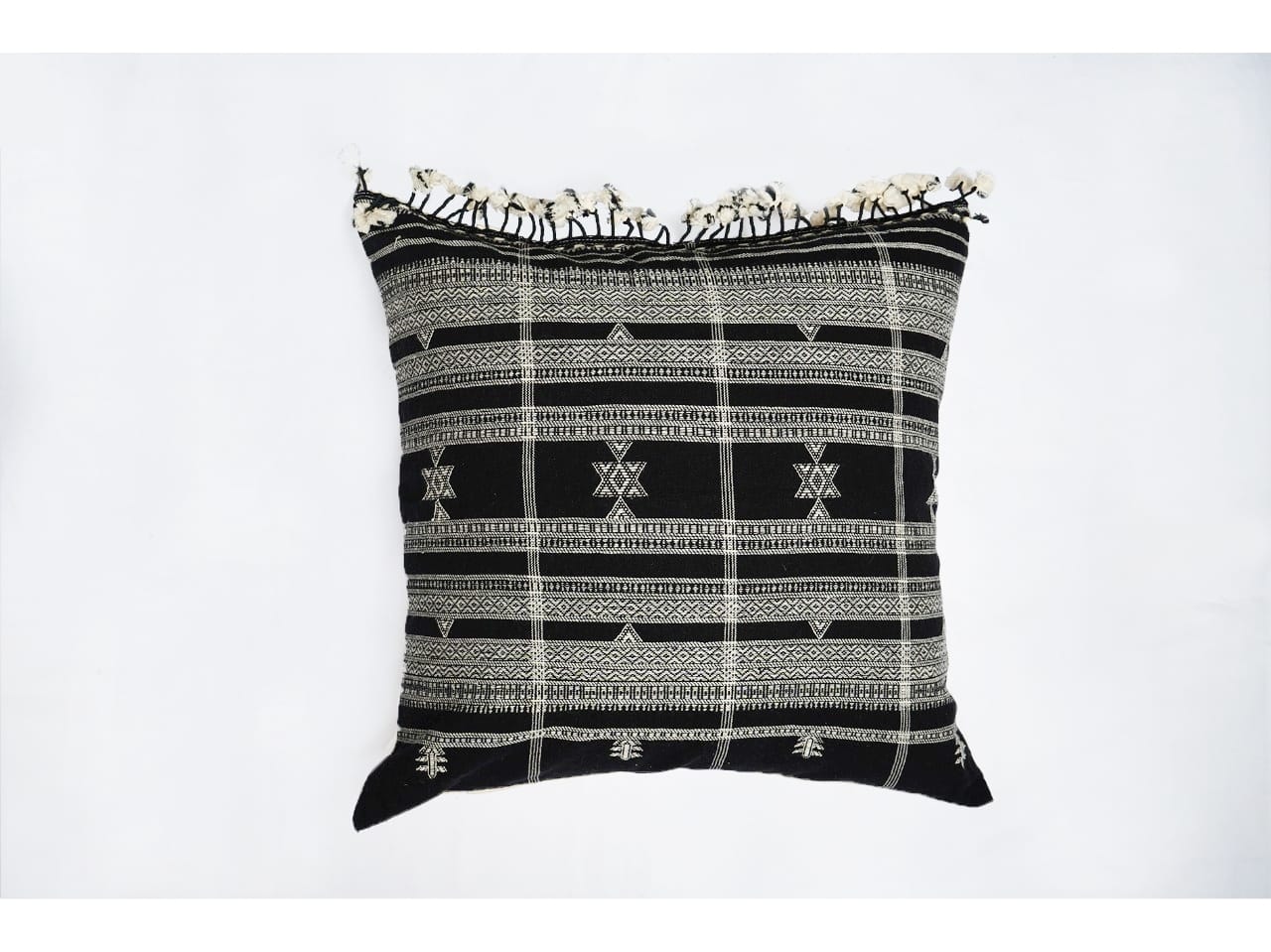 GEHRO TASSELED CUSHION- BLACK AND WHITE