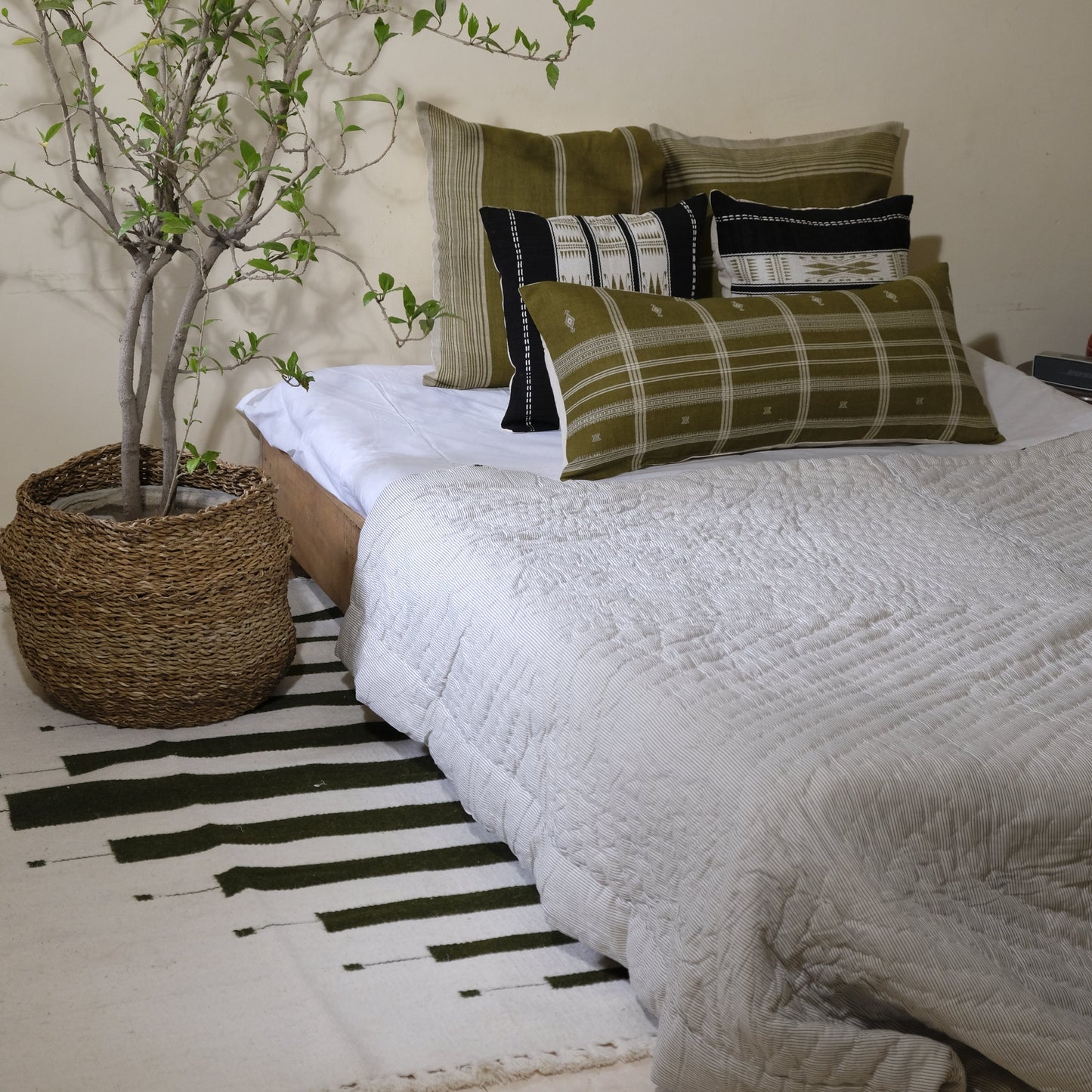 KHAKI GREEN RUG