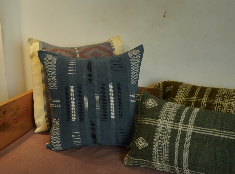 MIST CUSHION - GREY