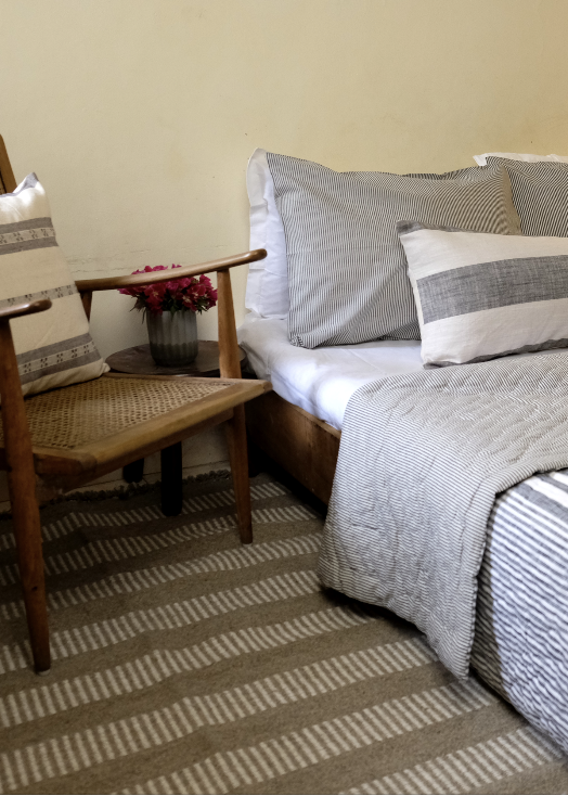 ARAVALLI HANDWOVEN RUG - BEIGE AND WHITE