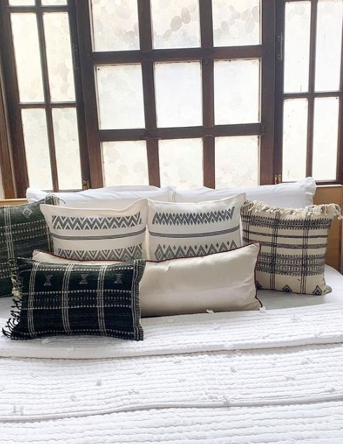 RAIZA CUSHION - BLACK