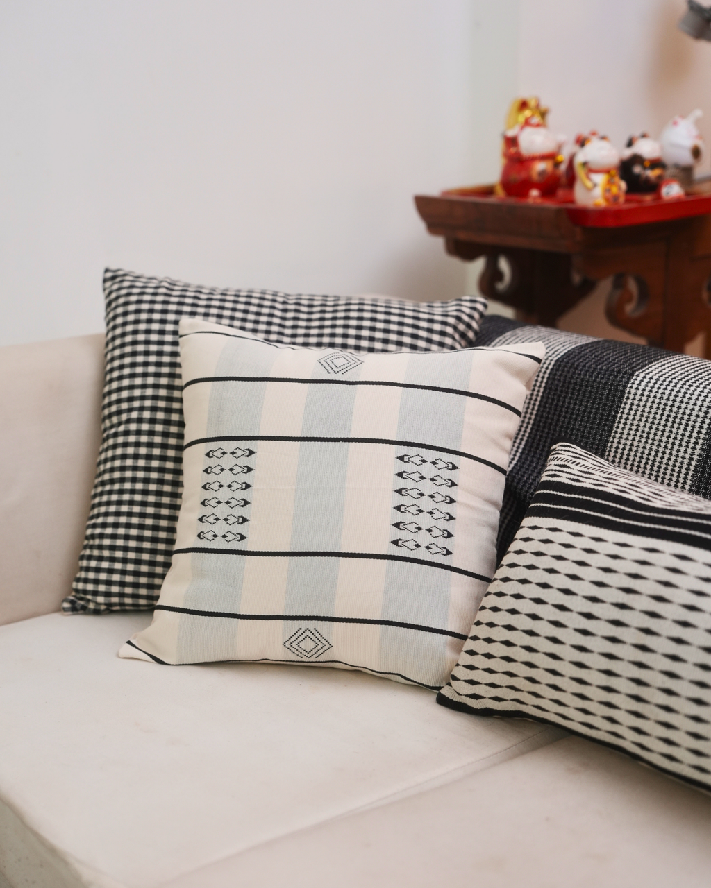 VEKU HANDWOVEN CUSHION - MONOCHROME