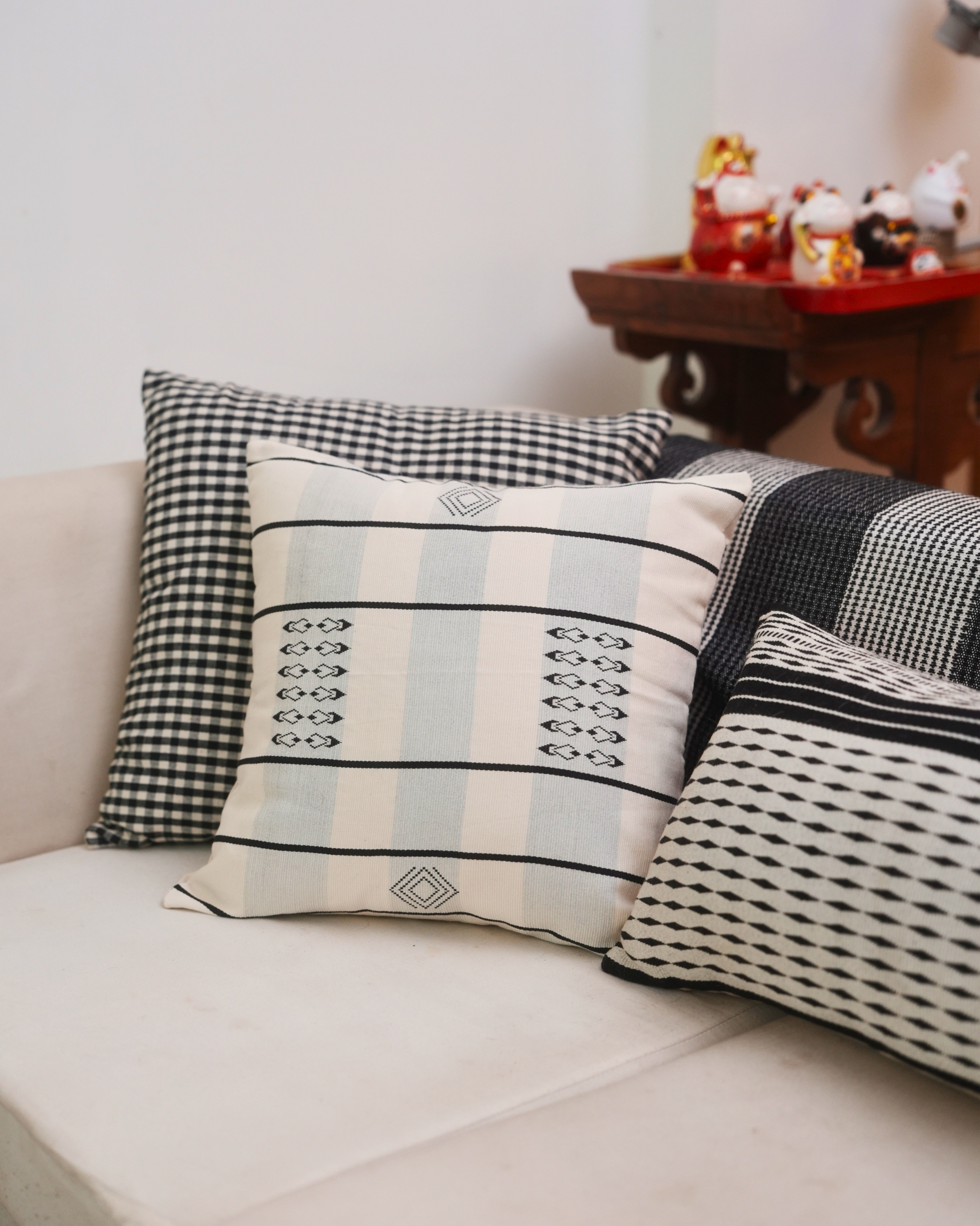 VEKU HANDWOVEN CUSHION - MONOCHROME
