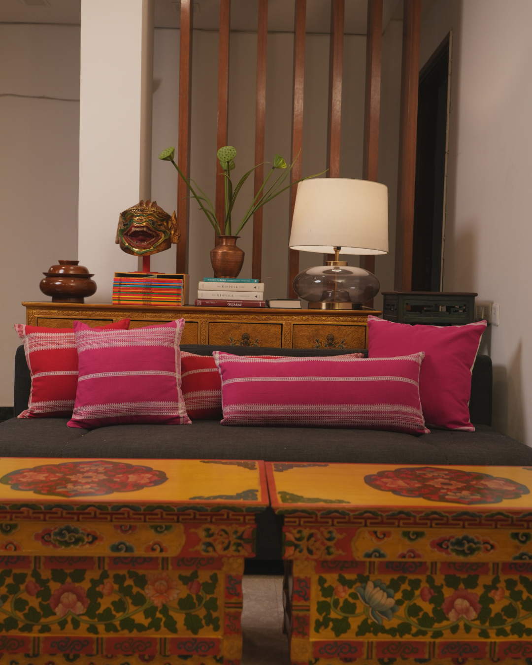 METOK HAND-PAINTED FOLDING TABLE - FLORAL