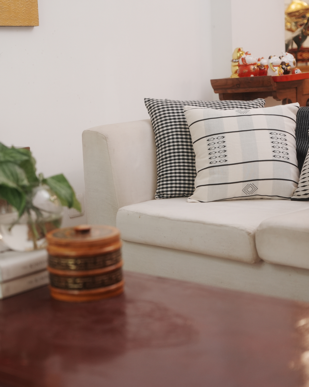 VEKU HANDWOVEN CUSHION - MONOCHROME