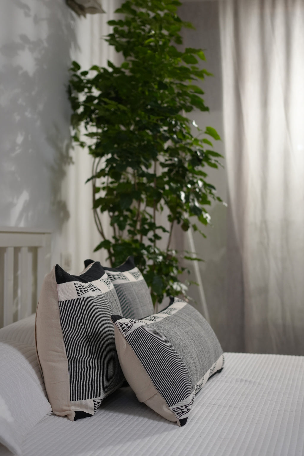 ARO HANDWOVEN CUSHION - MONOCHROME