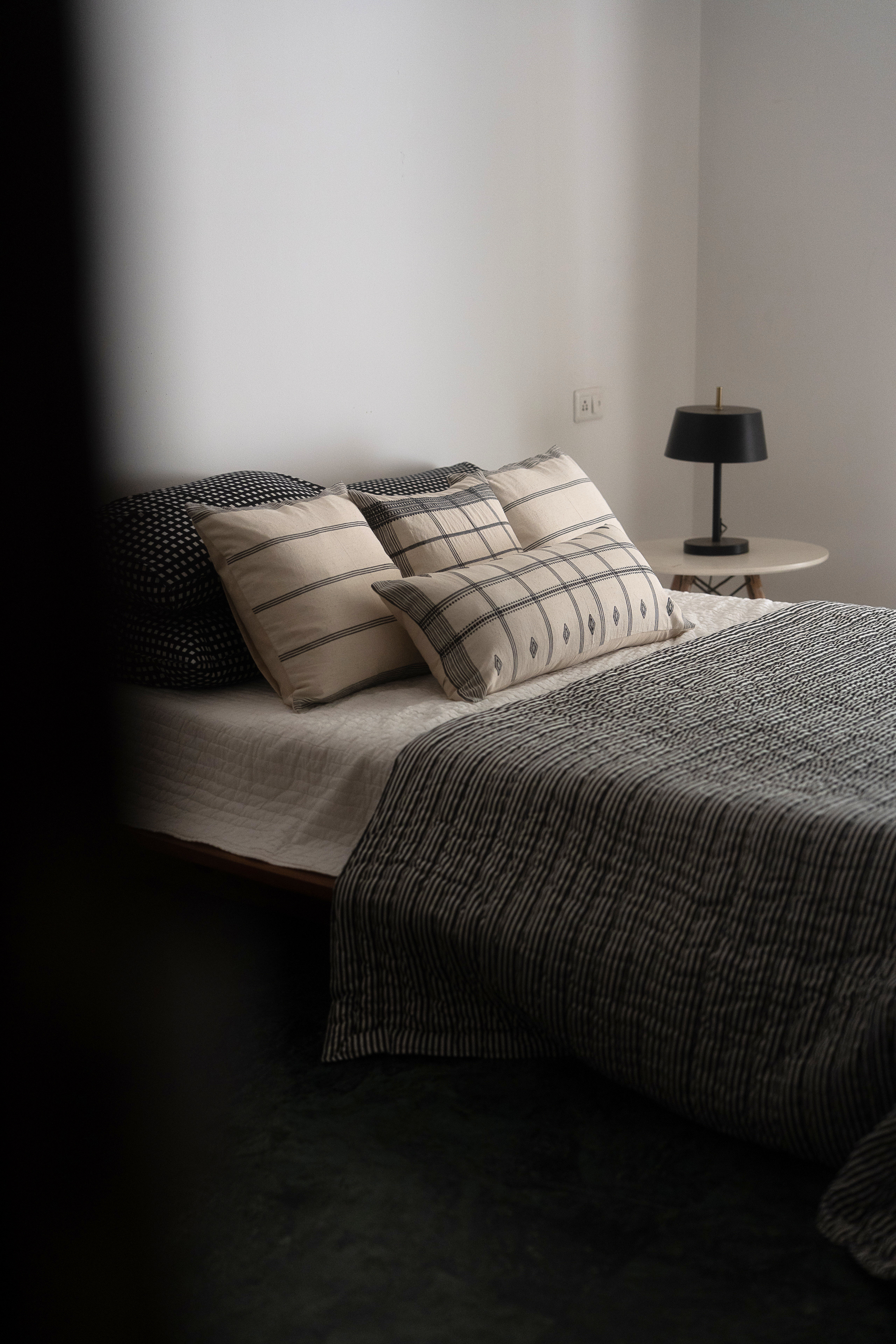 AMNA HANDWOVEN LUMBAR - MONOCHROME