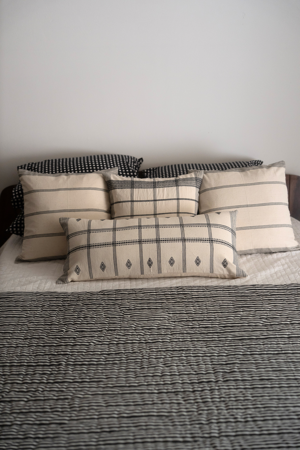 AMNA HANDWOVEN LUMBAR - MONOCHROME