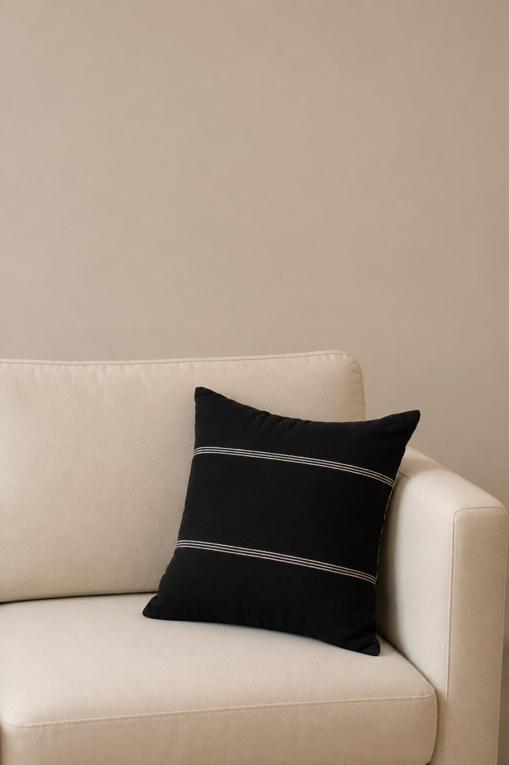 YORU HANDWOVEN CUSHION - MONOCHROME