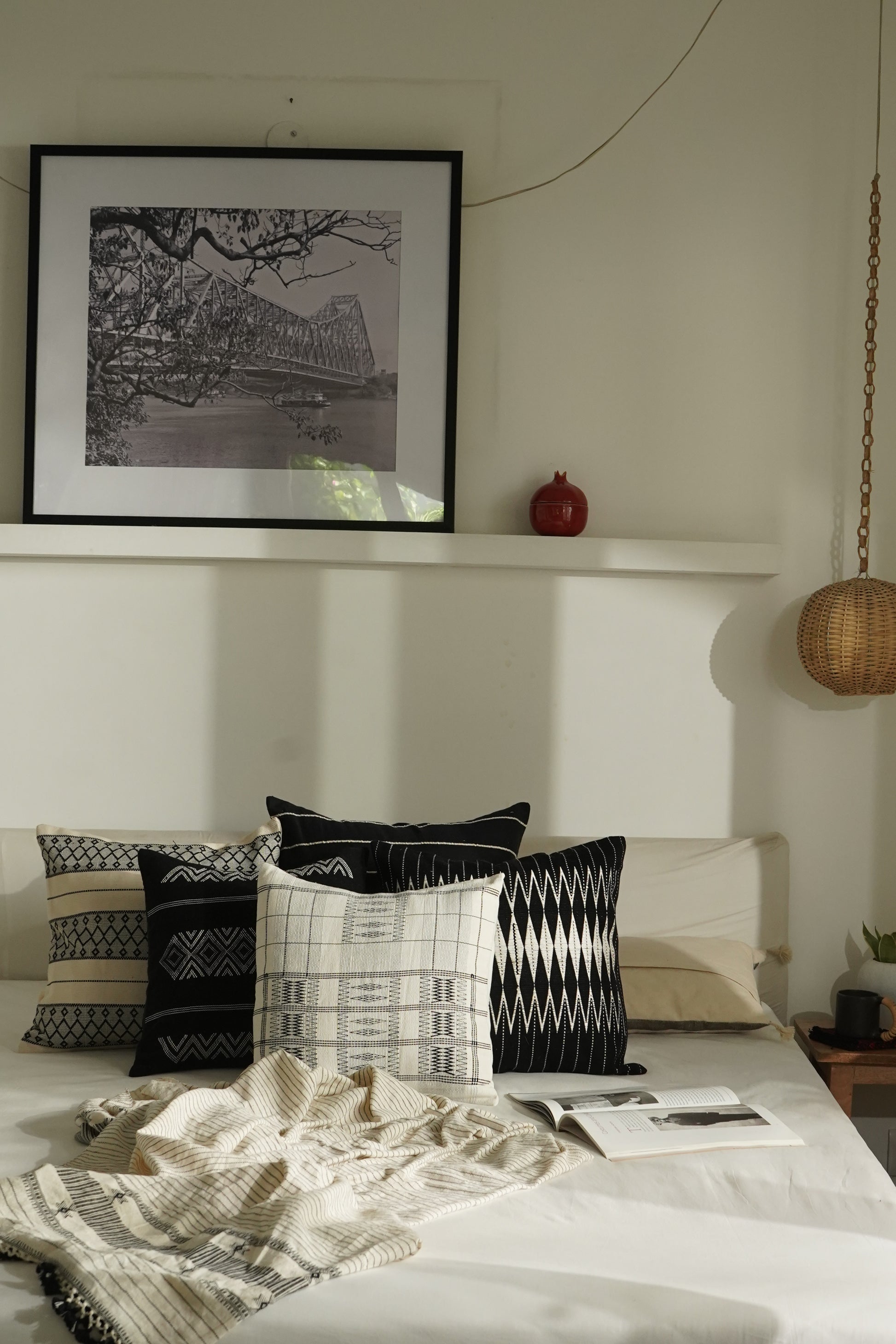 TAARI HANDWOVEN THROW - MONOCHROME