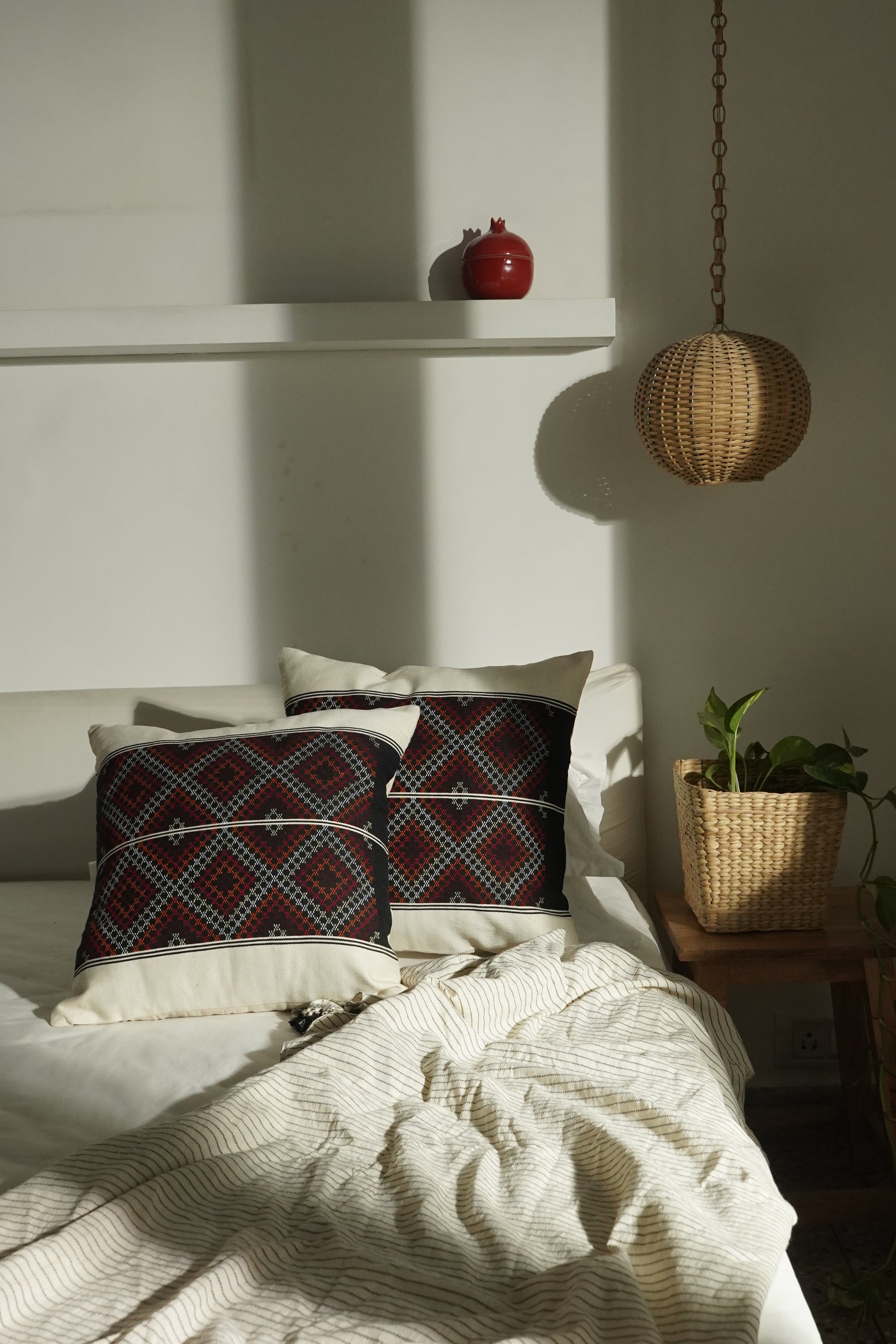 ZO CUSHION - BLACK AND RED