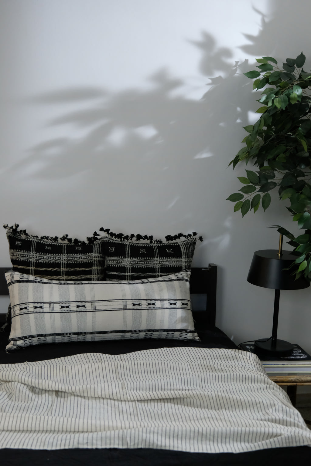 ZOOM HANDWOVEN PILLOW - MONOCHROME