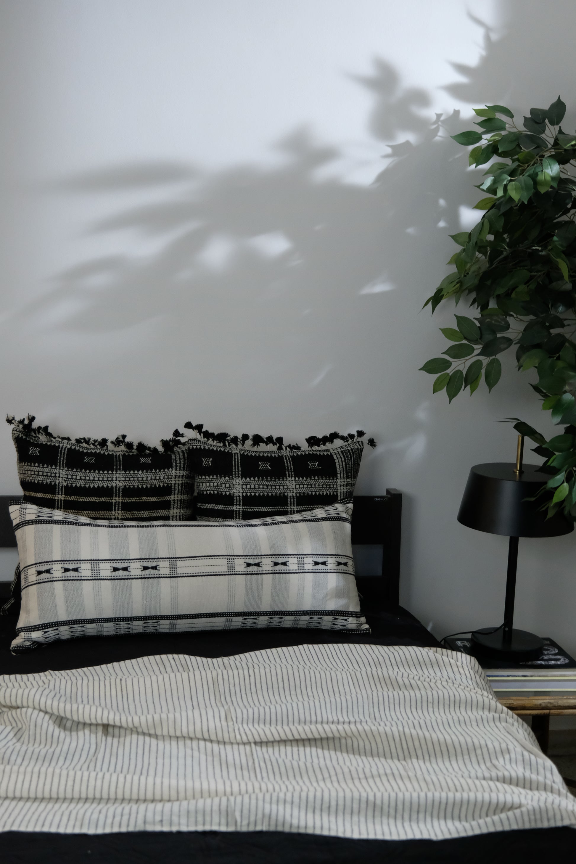 ZOOM HANDWOVEN PILLOW - MONOCHROME