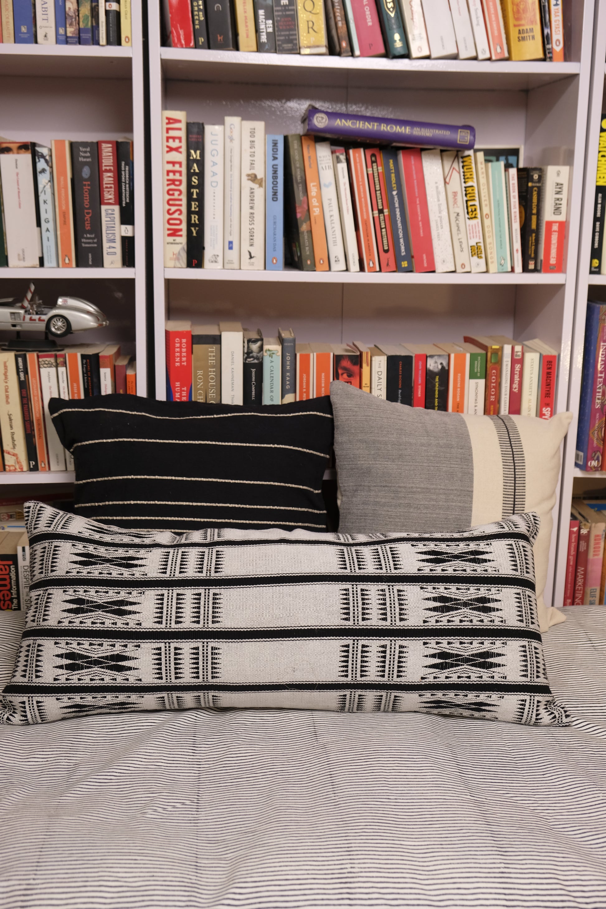 PEPPER HANDWOVEN LUMBAR - MONOCHROME