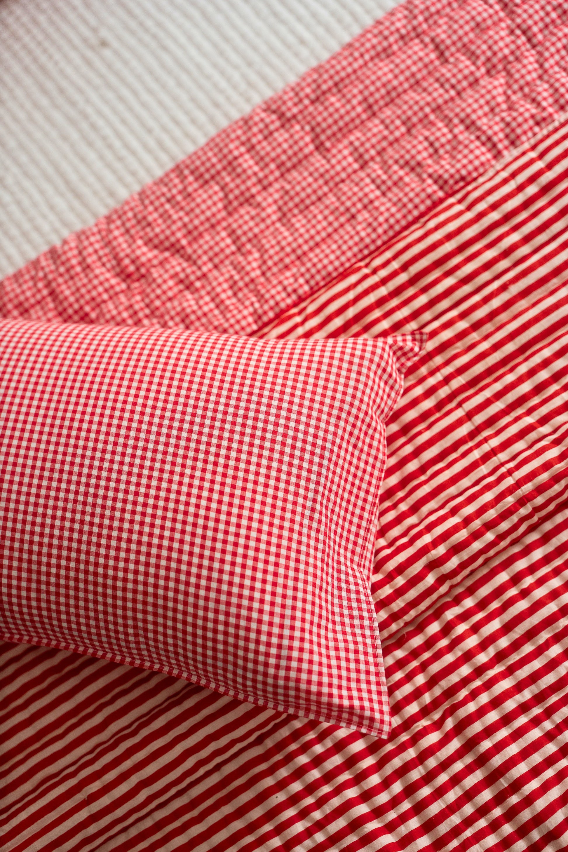 LAC CHECK AND STRIPE REVERSIBLE QUILT SET - RED