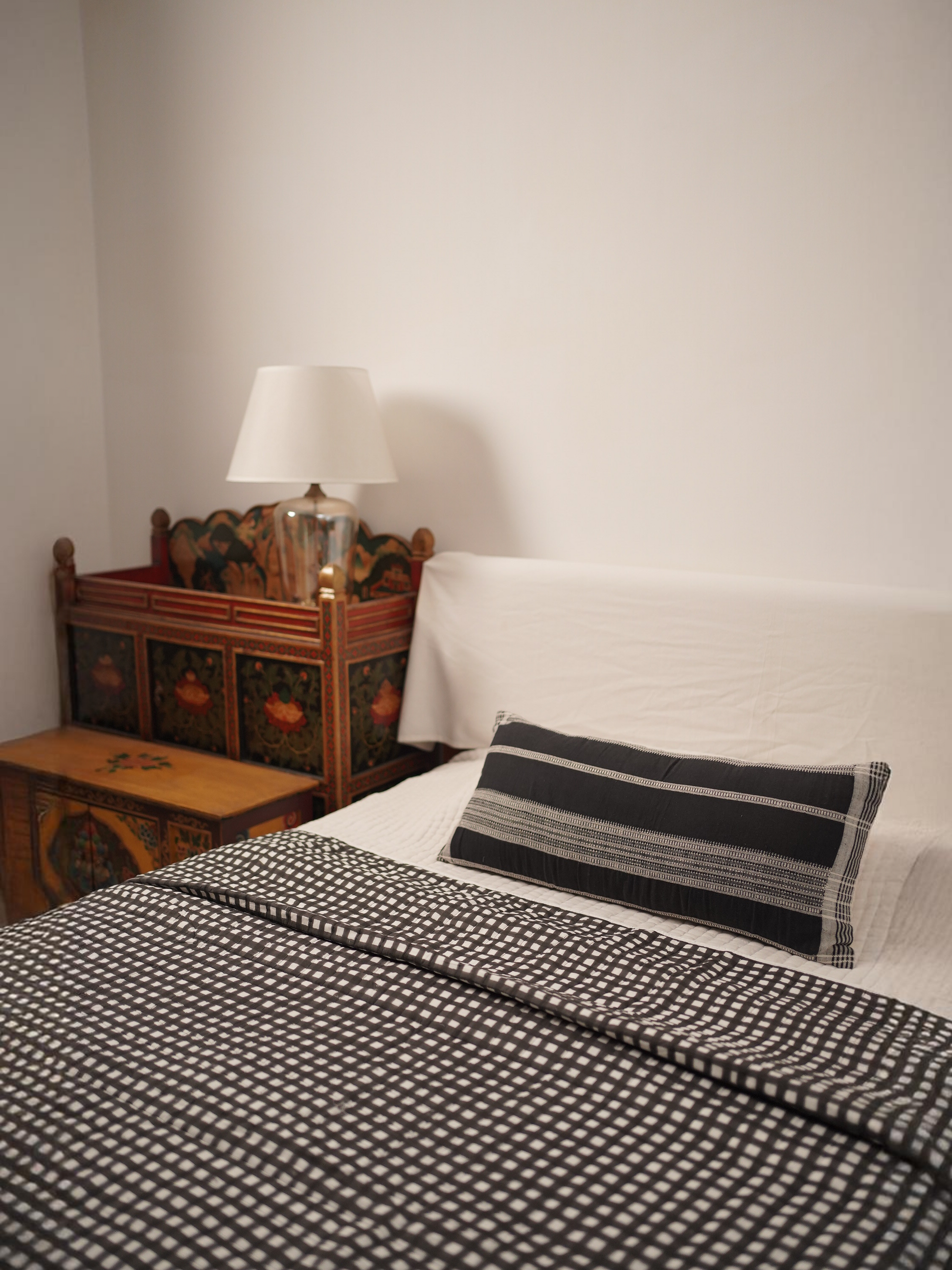 GINGHAM REVERSIBLE QUILT SET - MONOCHORME