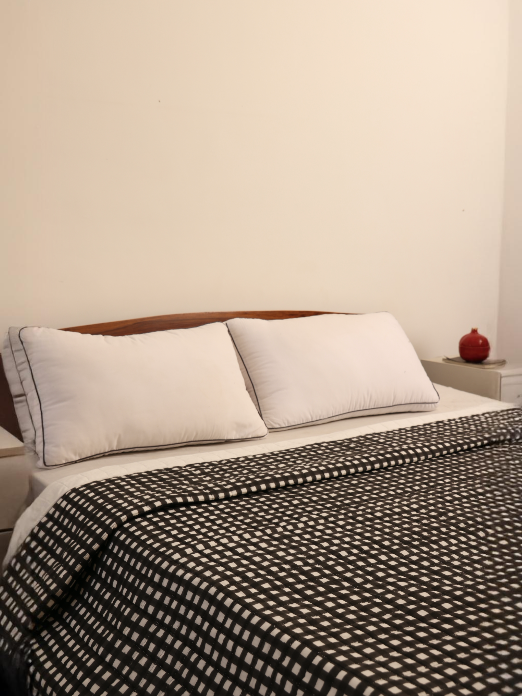 GINGHAM REVERSIBLE QUILT SET - MONOCHORME