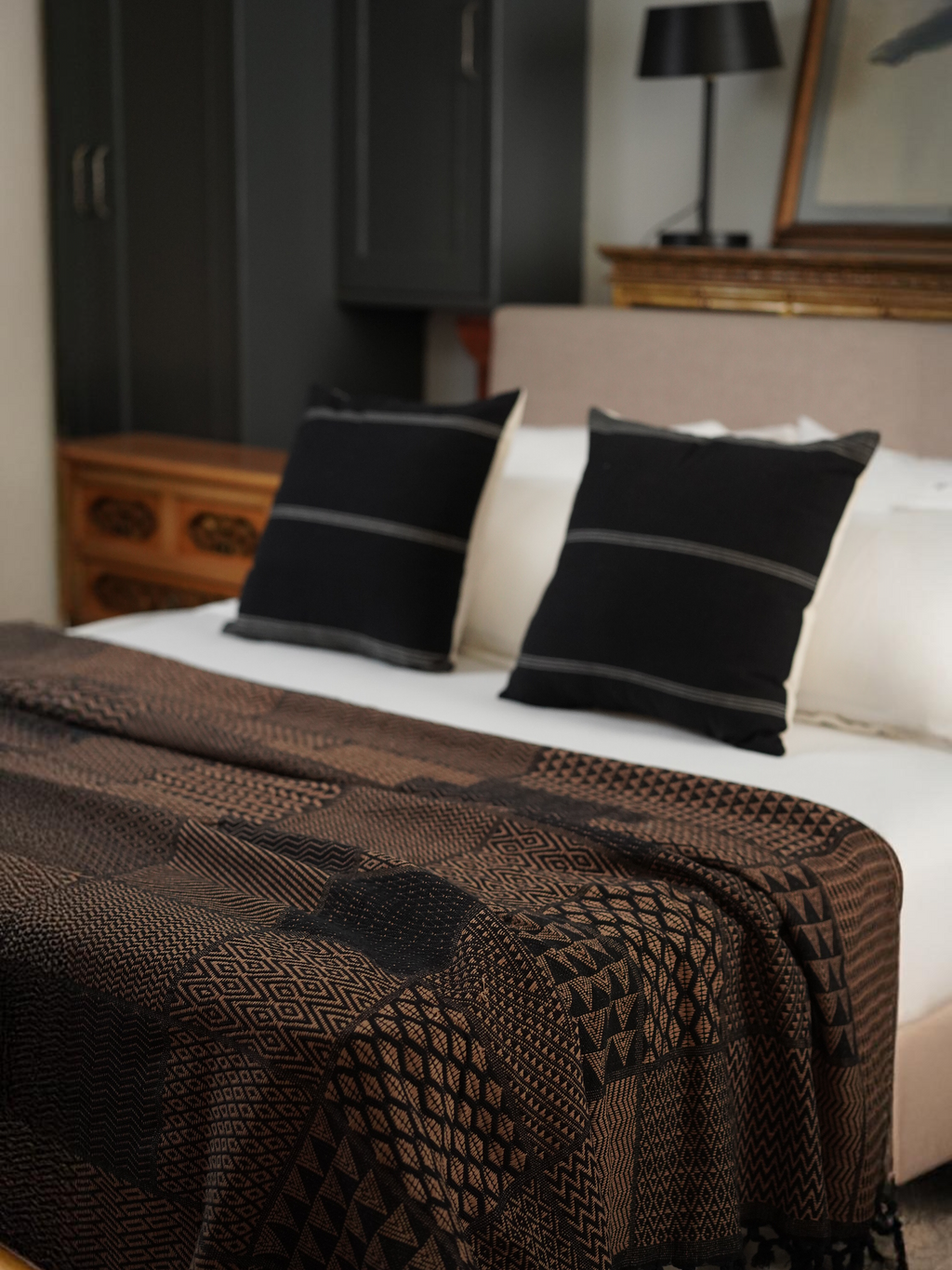 TRUFFLE THROW - CHARCOAL AND BROWN