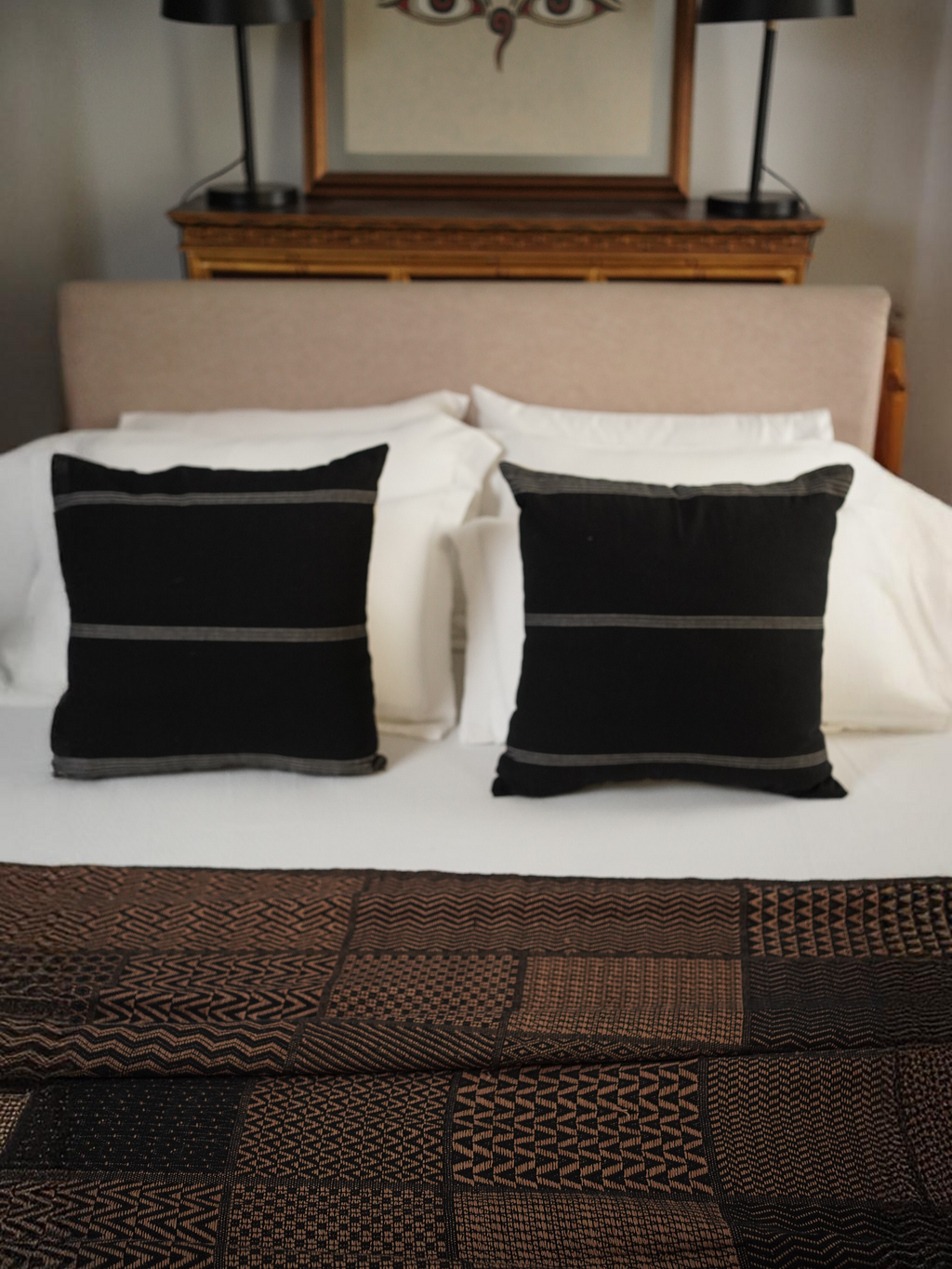 TRUFFLE HANDLOOMED THROW - BLACK AND COPPER GOLD
