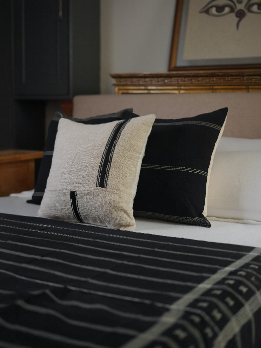 LINJA CUSHION - MONOCHROME