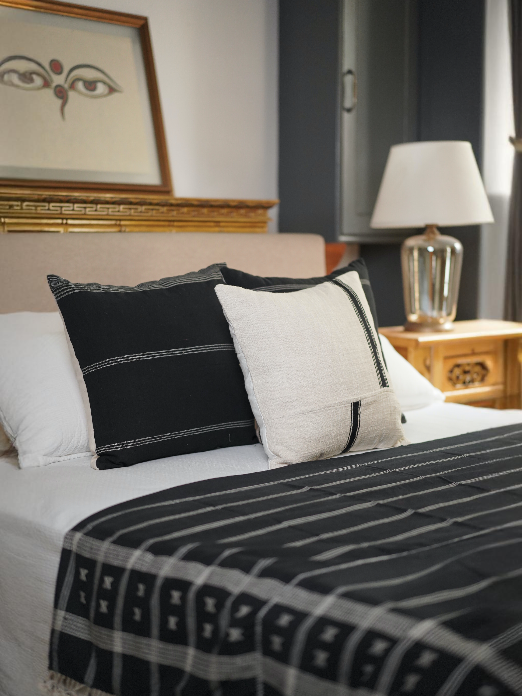 LINJA CUSHION - MONOCHROME