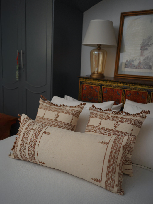 ARATA HANDWOVEN CUSHION - CARAMEL