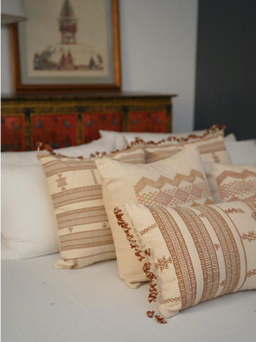 ARATA HANDWOVEN CUSHION - CARAMEL