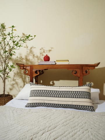JIRI LUMBAR PILLOW - BLACK AND WHITE