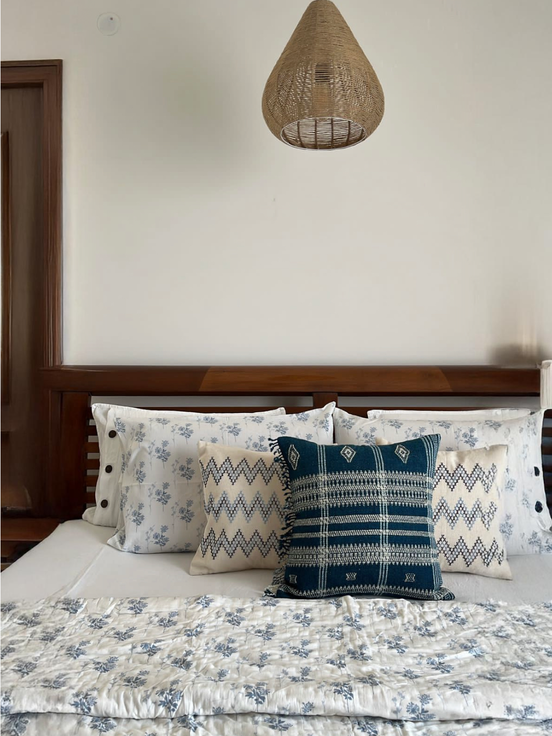 HIMAL REVERSIBLE QUILT - SKY BLUE