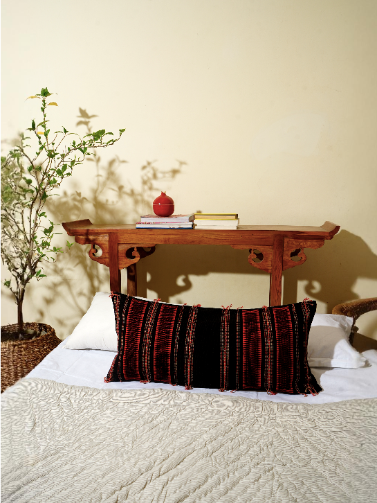 RUZA LUMBAR PILLOW - BLACK AND RED