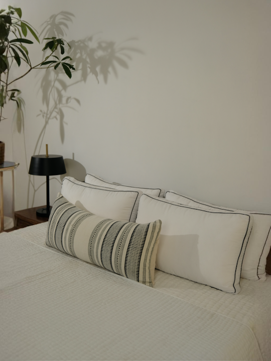 SHILLOI LUMBAR PILLOW - BLACK AND WHITE