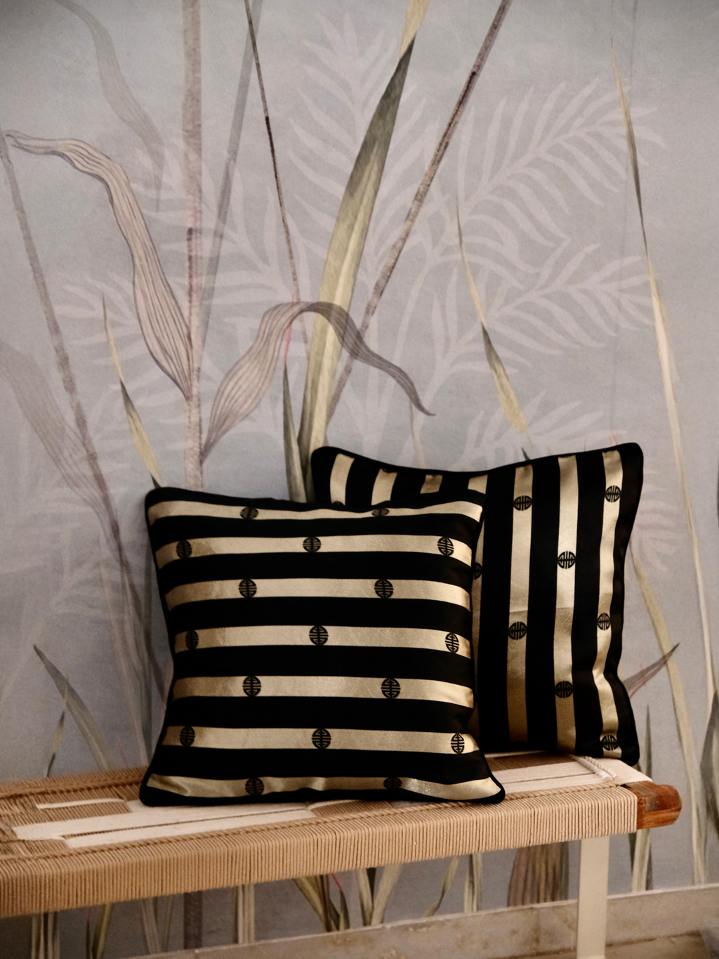 ZAYA SILK CUSHION - BLACK AND GOLD