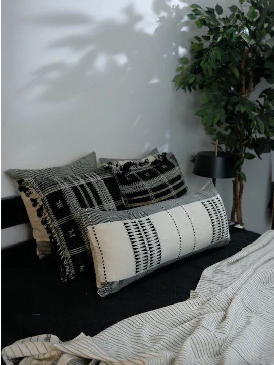 DIJU HANDWOVEN LUMBAR - MONOCHROME
