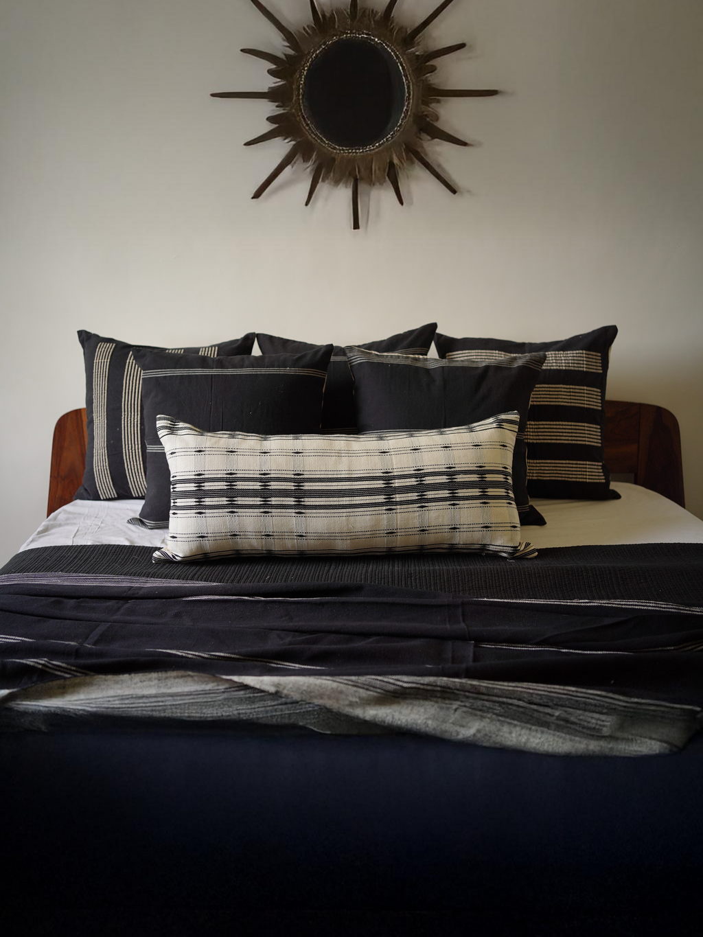 VAS HANDWOVEN LUMBAR - MONOCHROME
