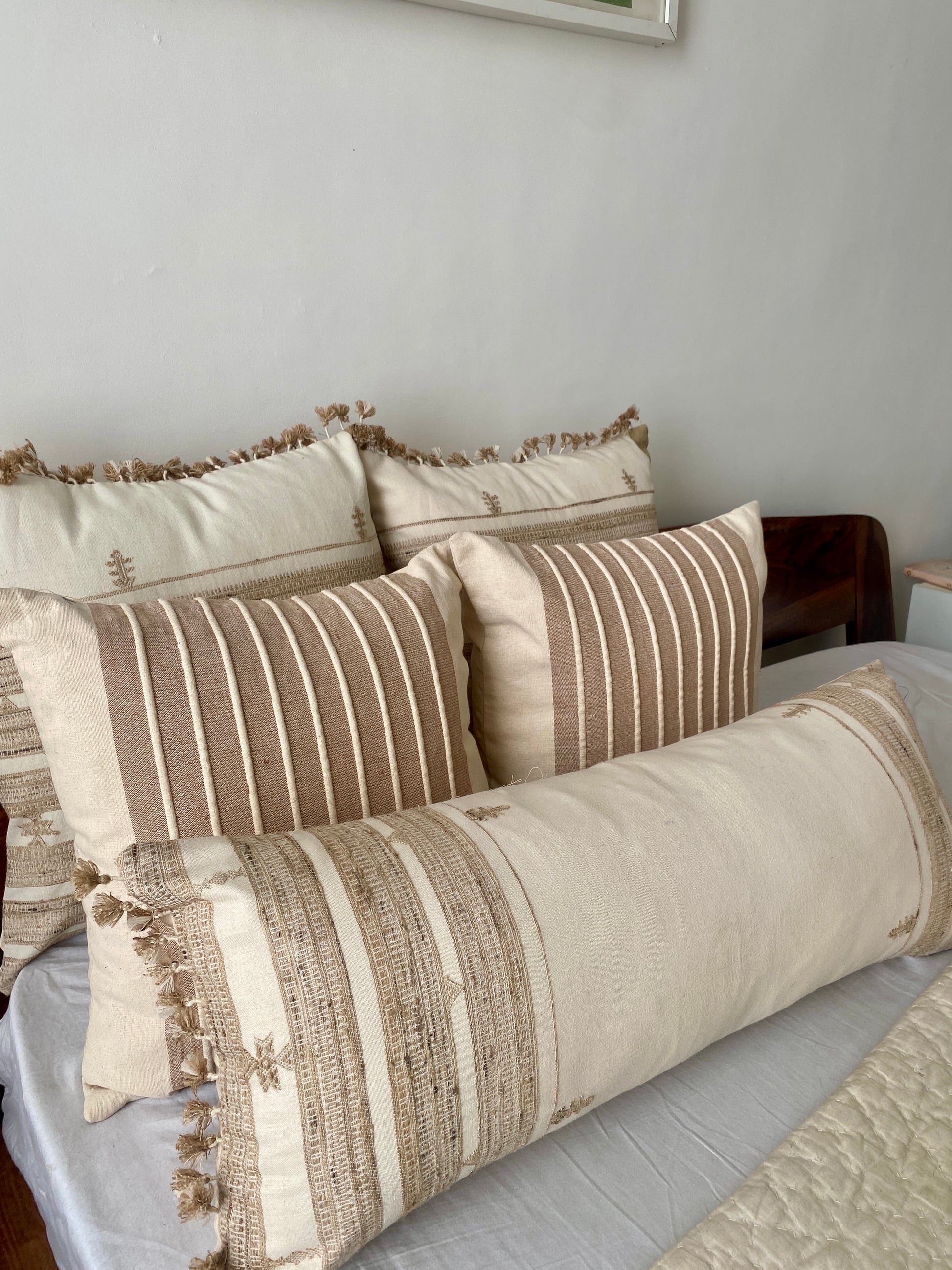 MALAI SILK HANDWOVEN LUMBAR - BEIGE