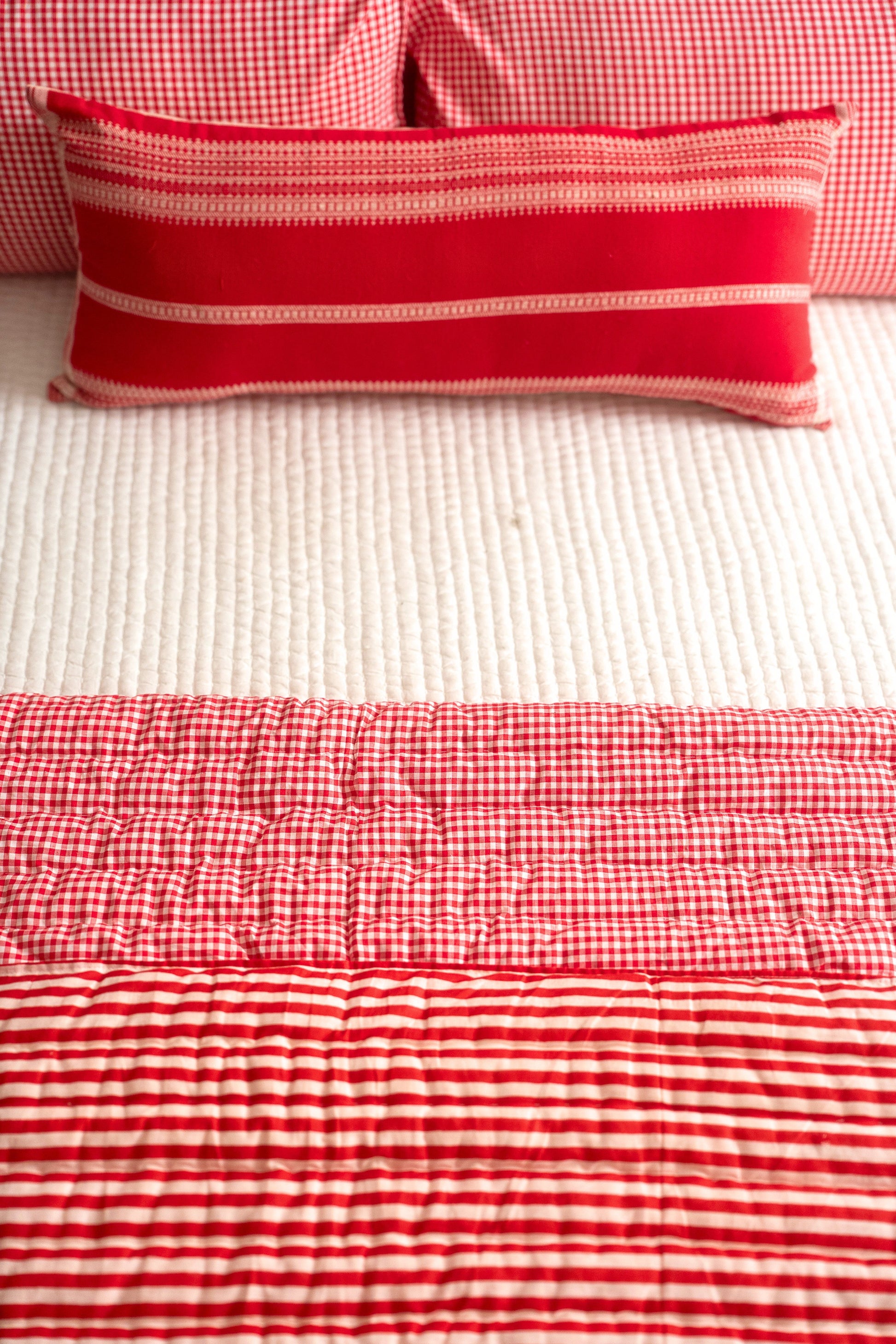 LAC CHECK AND STRIPE REVERSIBLE QUILT SET - RED