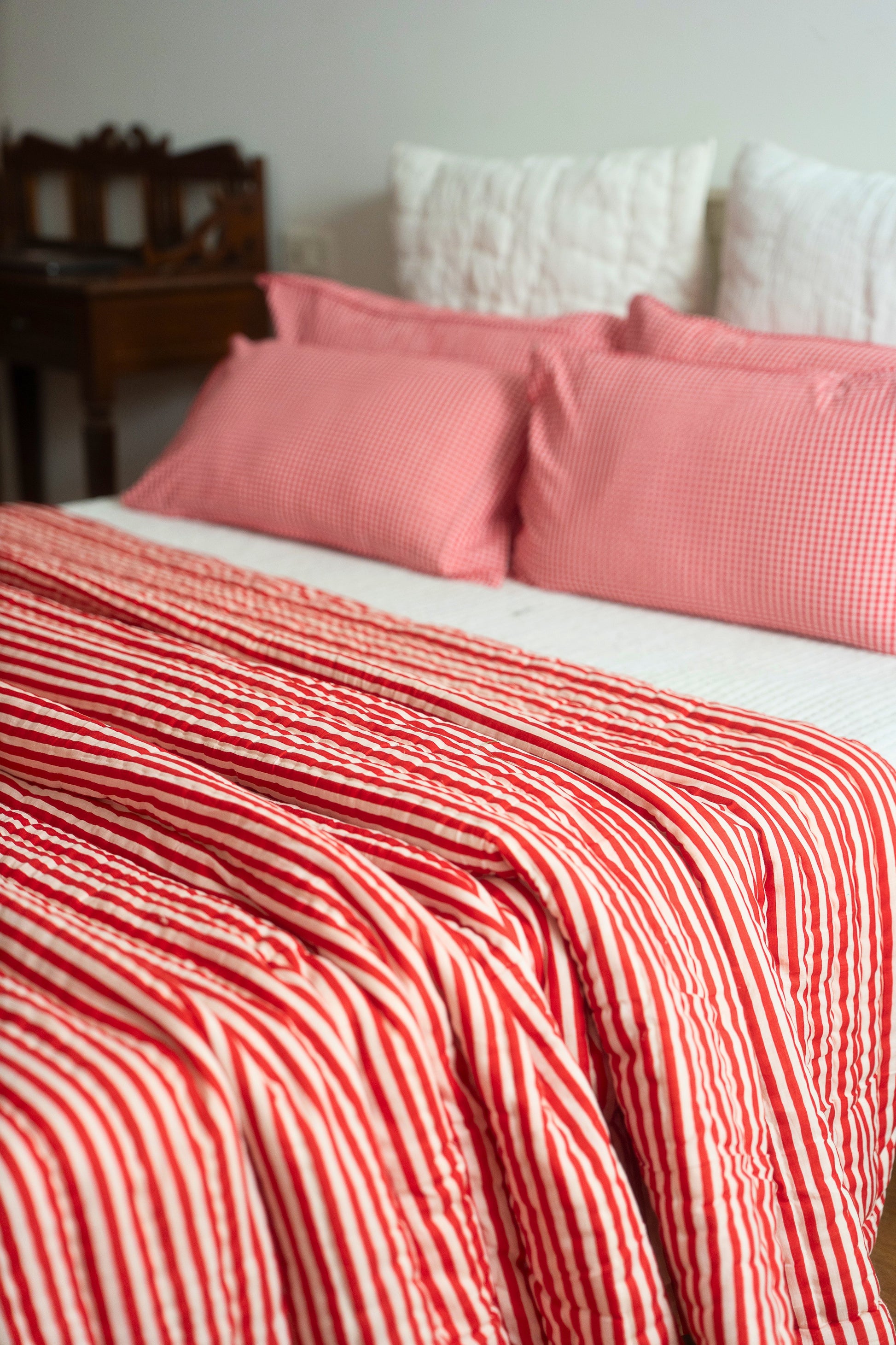 LAC CHECK AND STRIPE REVERSIBLE QUILT SET - RED