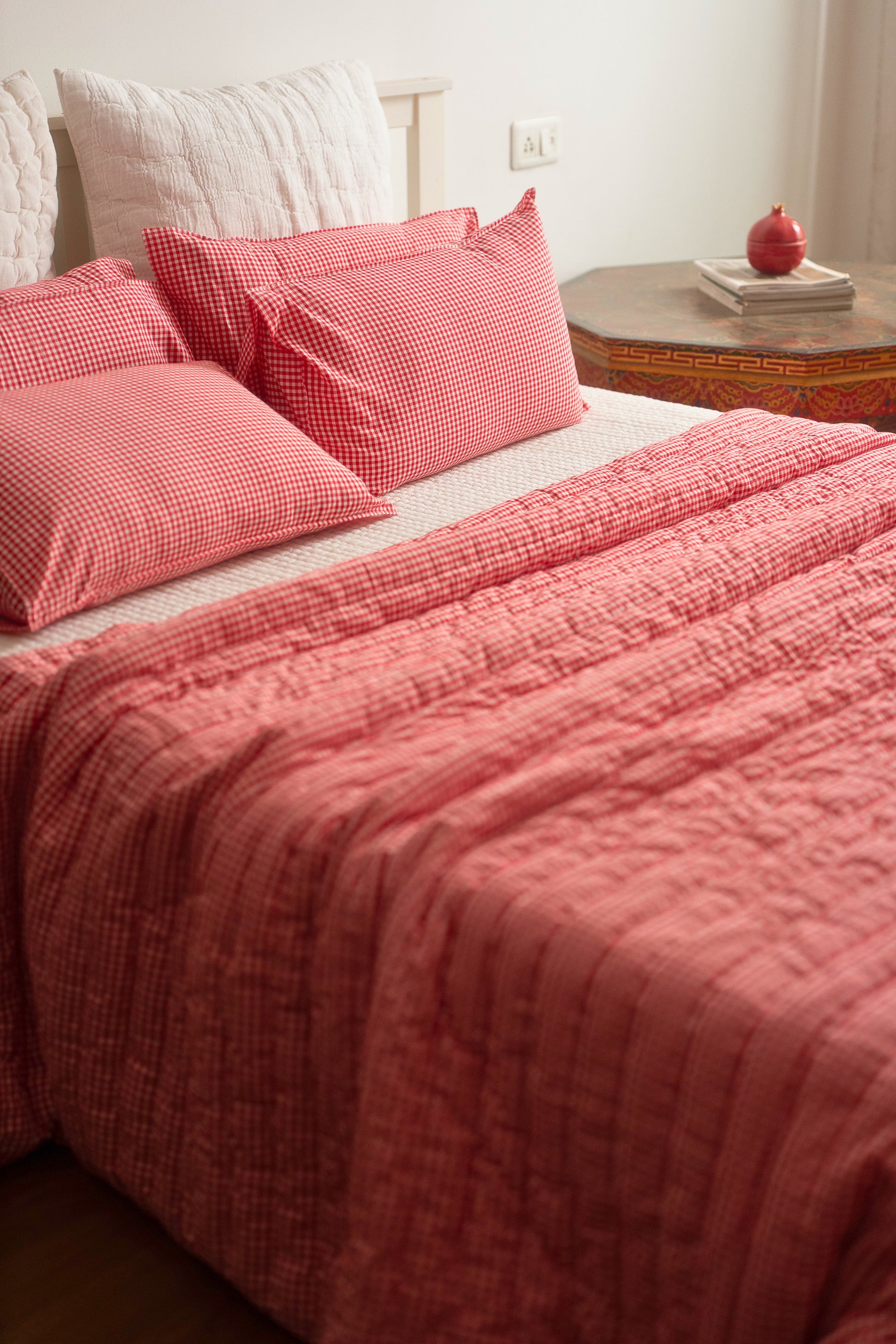 LAC CHECK AND STRIPE REVERSIBLE QUILT SET - RED