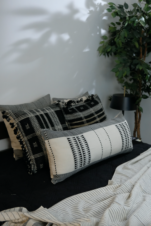 DIJU HANDWOVEN LUMBAR - MONOCHROME