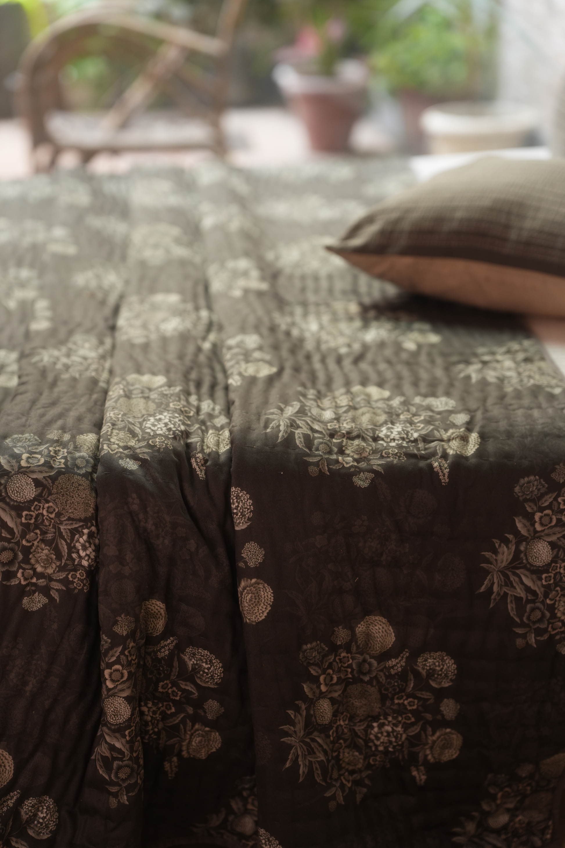 SLATE BOTANICAL PRINT QUILT - GREY