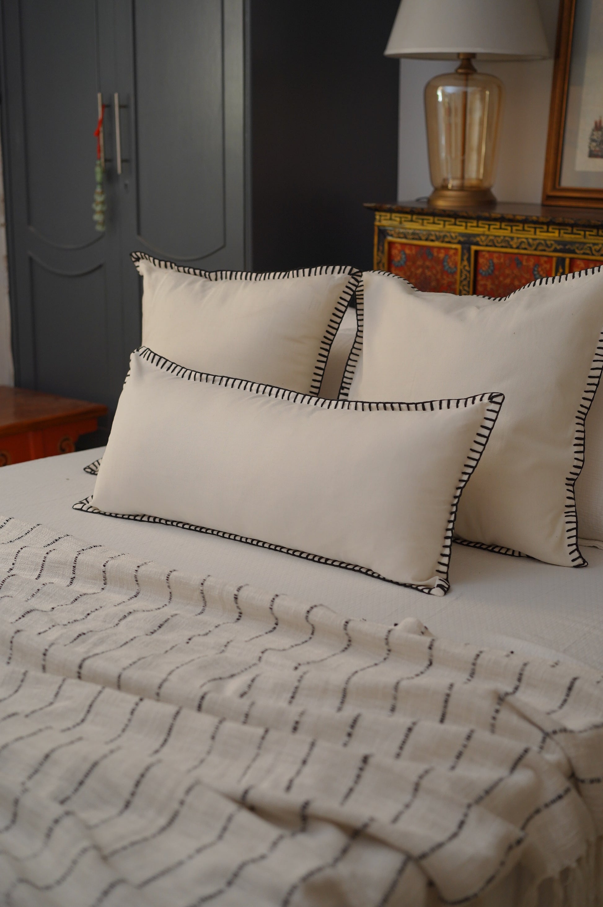 NIMI HAND-LOOMED THROW - MONOCHROME