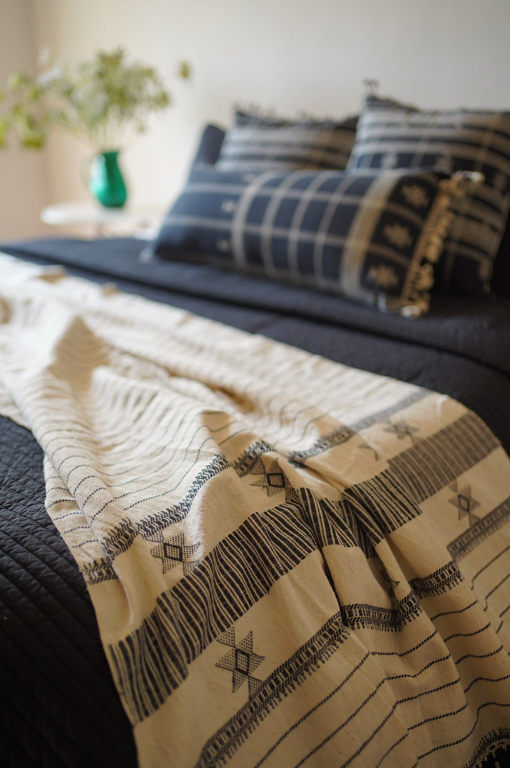 TAARI HANDWOVEN THROW - MONOCHROME