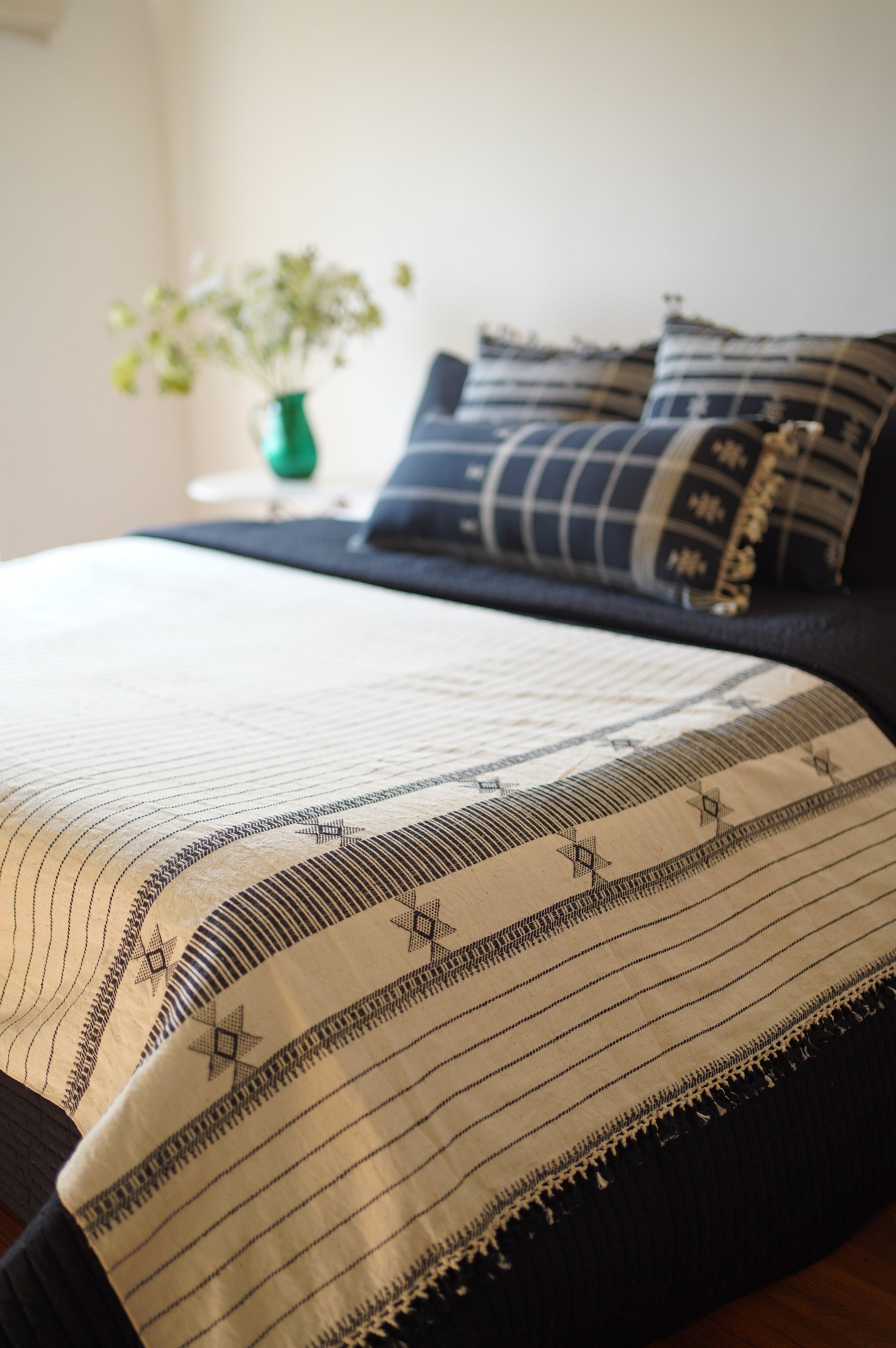 TAARI HANDWOVEN THROW - MONOCHROME