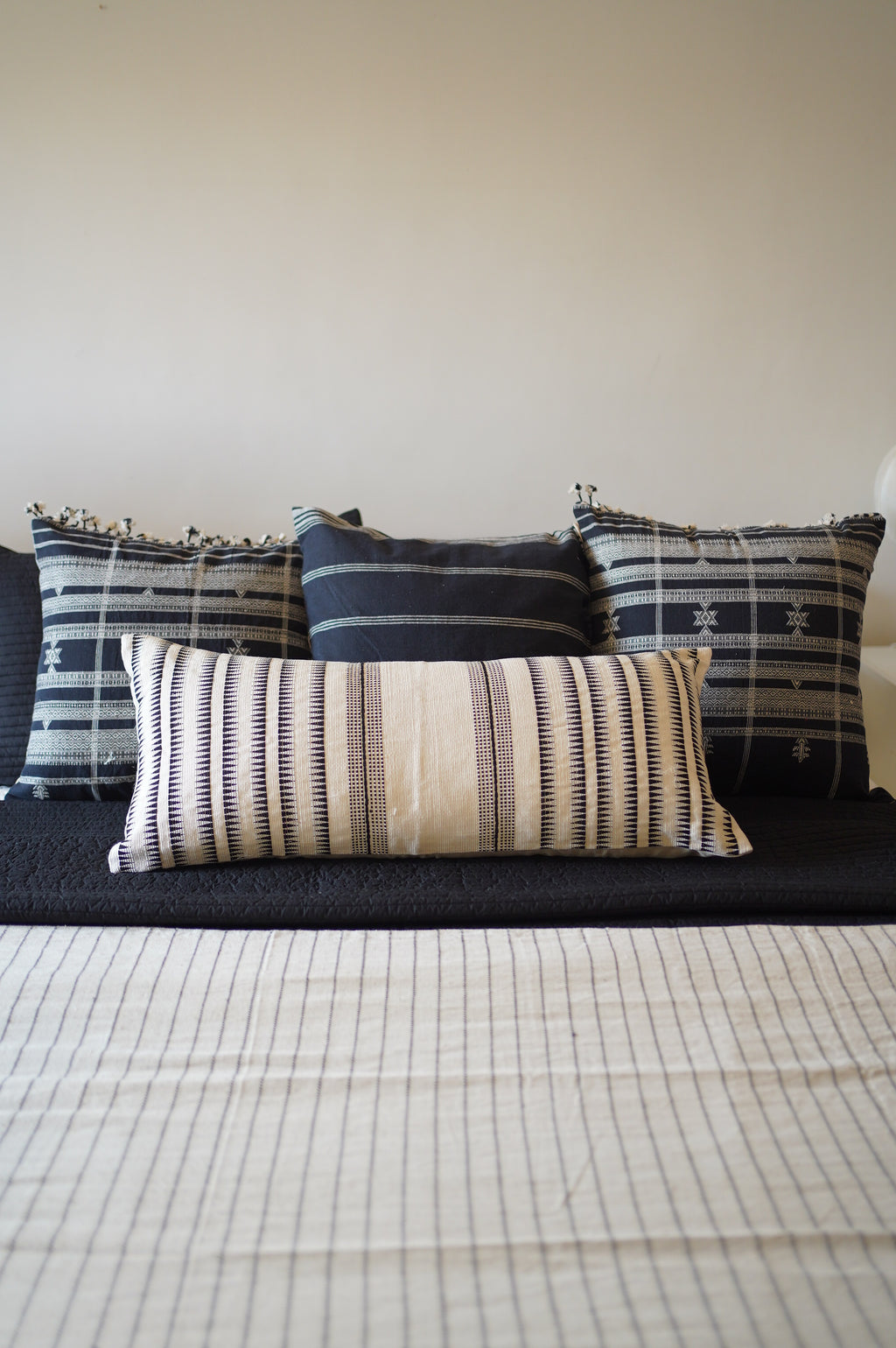 TAARI HANDWOVEN THROW - MONOCHROME